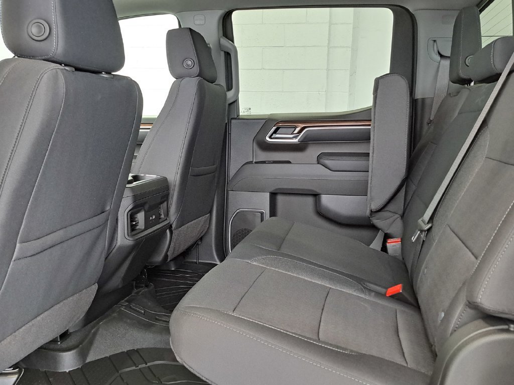 2026 Chevrolet Silverado 1500 RST Crew Cab Pickup Slide 12