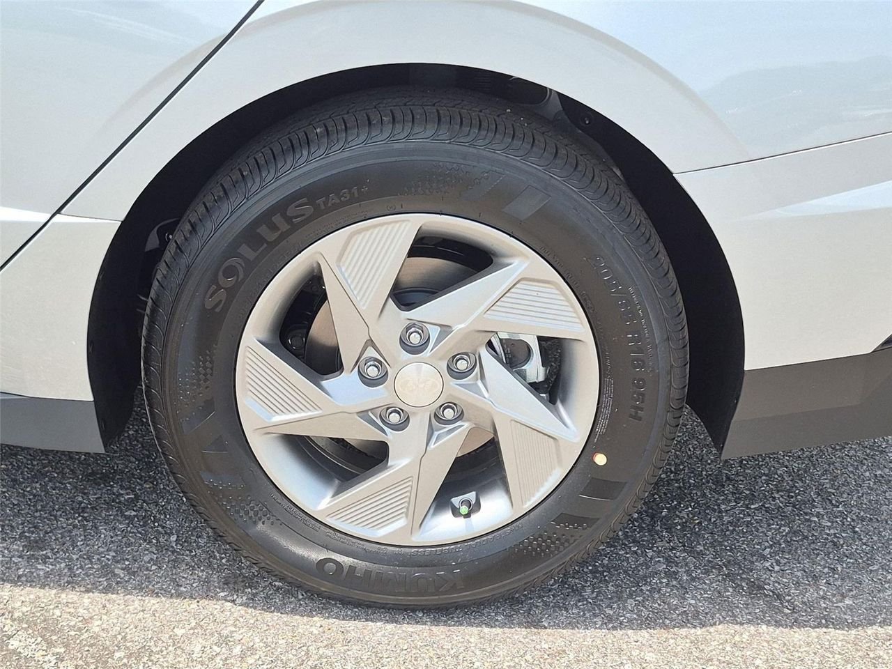 New 2026 Aero Silver Hyundai SE image 11