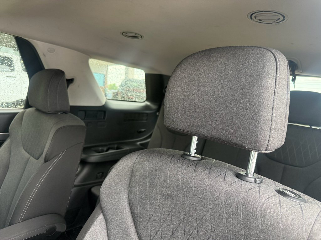 Used 2022  Hyundai SEL image 11