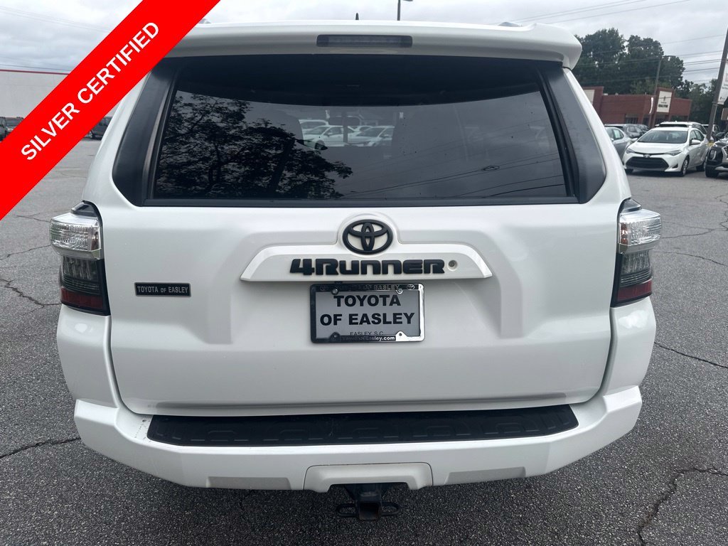 Used 2017 Super White Toyota SR5 image 6