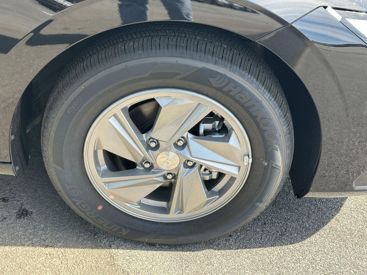 New 2026 Abyss Black Hyundai SE image 12
