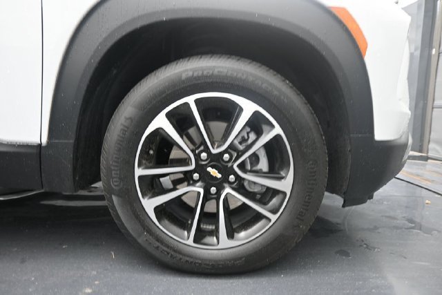 Used 2026 Summit White Chevrolet LT image 32