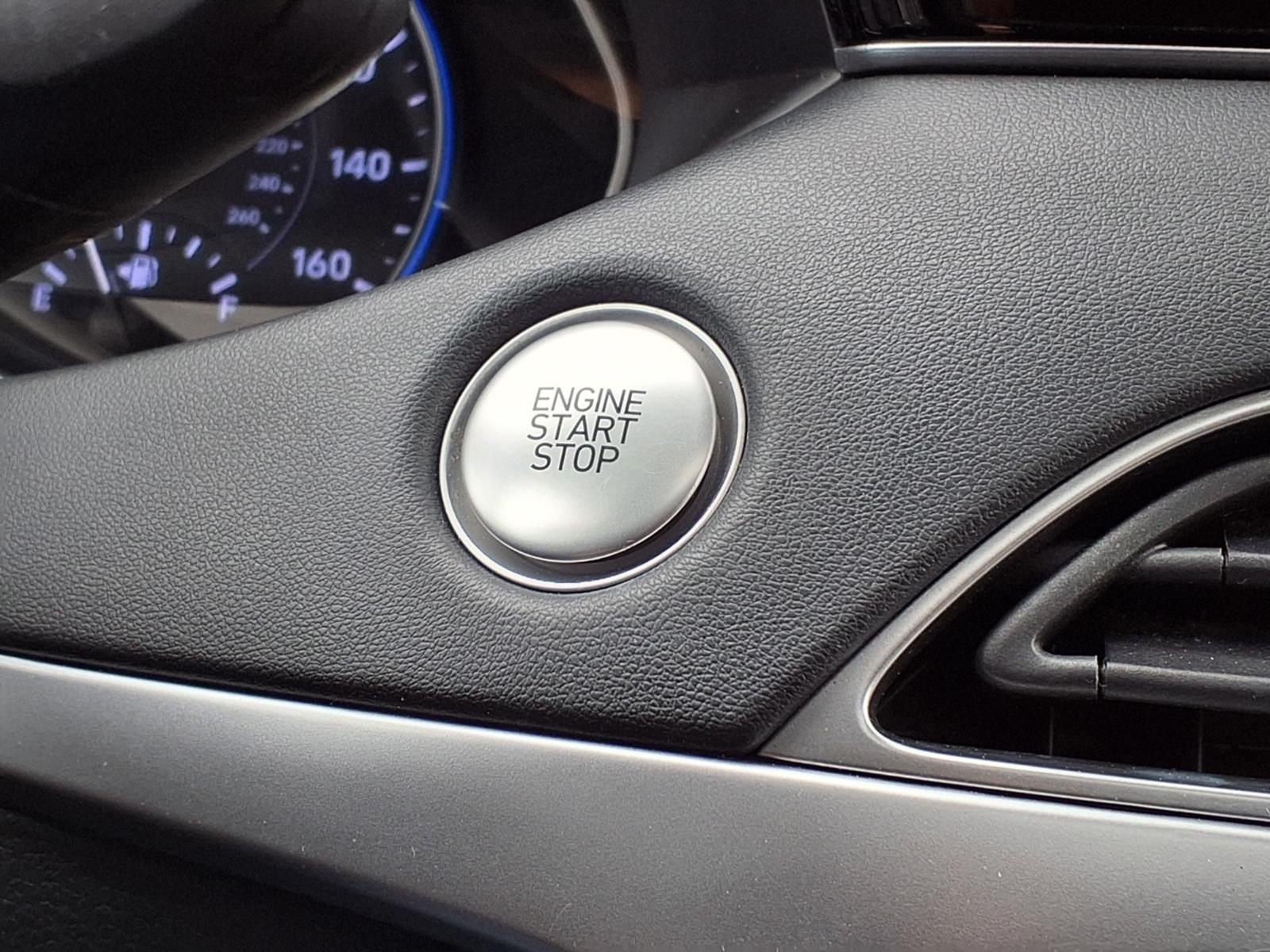 Used 2022 Abyss Black Hyundai SEL image 14