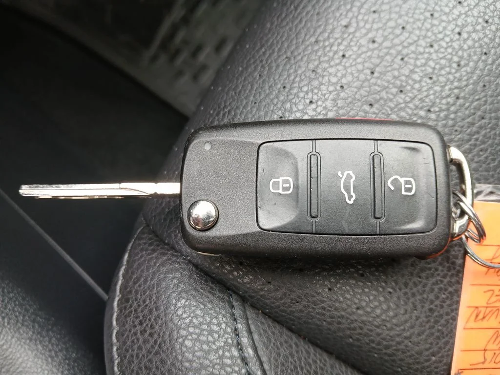Used 2015 Gray Volkswagen SEL image 30