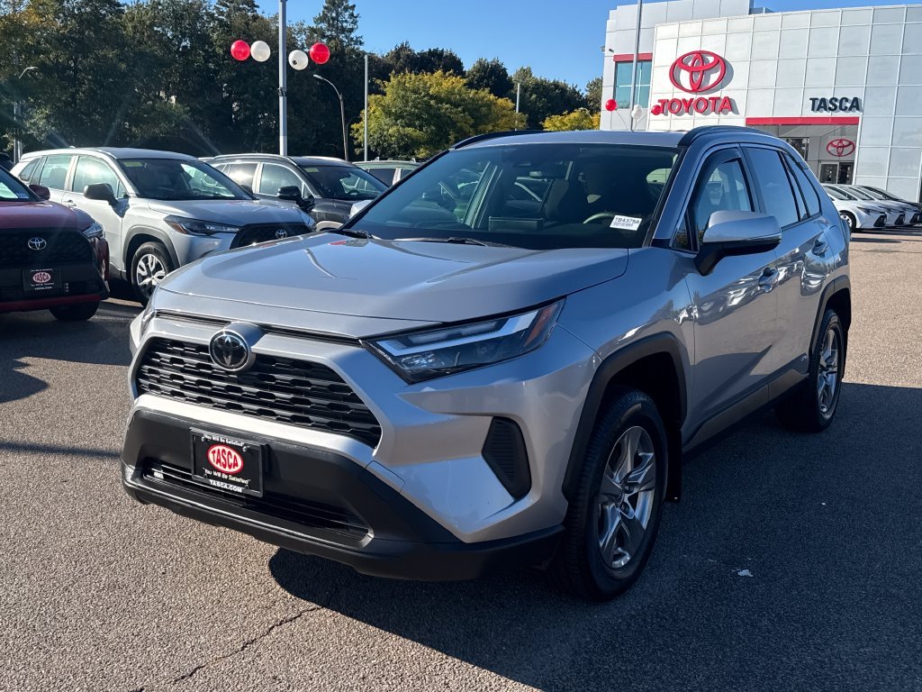 Used 2025 Silver Toyota XLE image 3