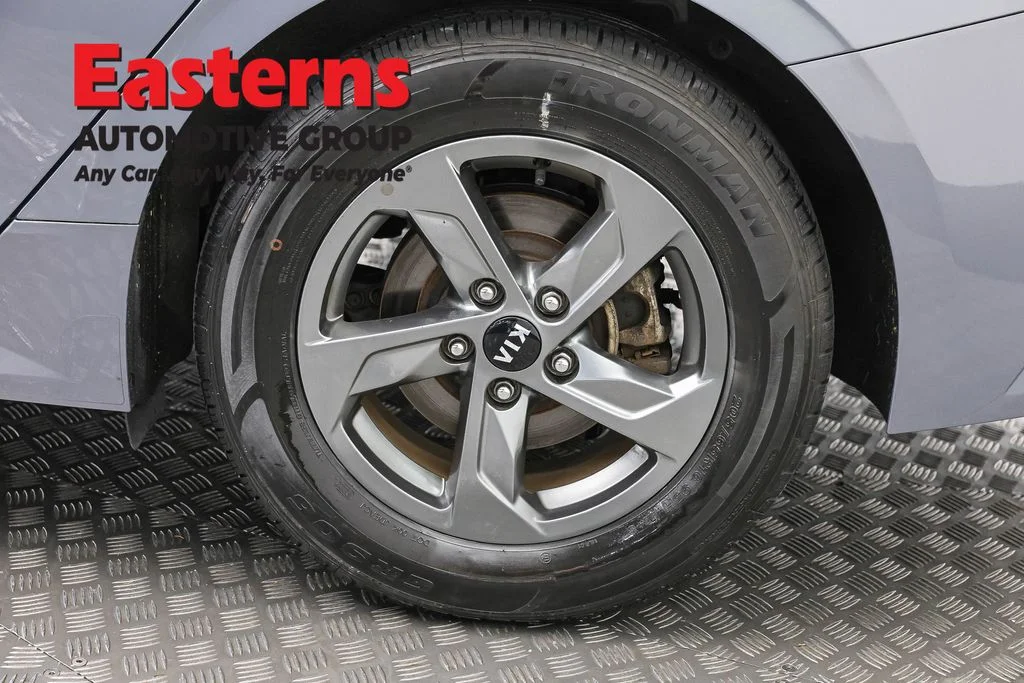 Used 2021 Silver Kia LXS image 32