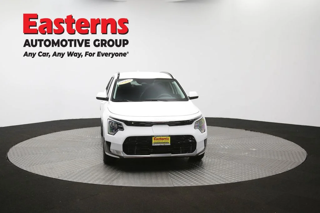 Used 2024 White Kia Wind image 50