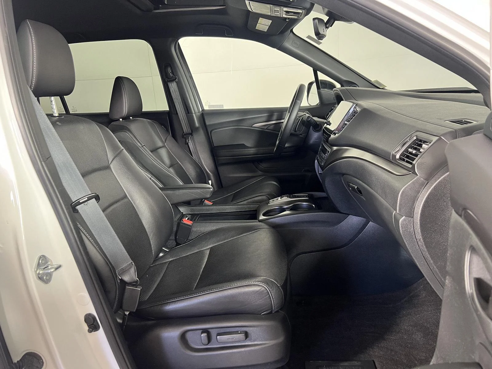 Used 2023 Platinum White Pearl Honda EX-L image 28