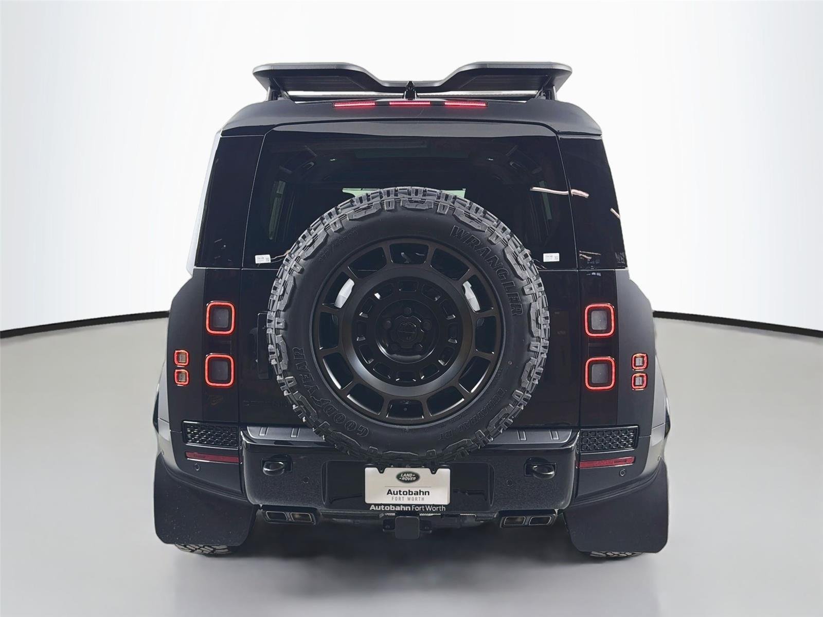 New 2026 Narvik Black Land Rover OCTA image 6