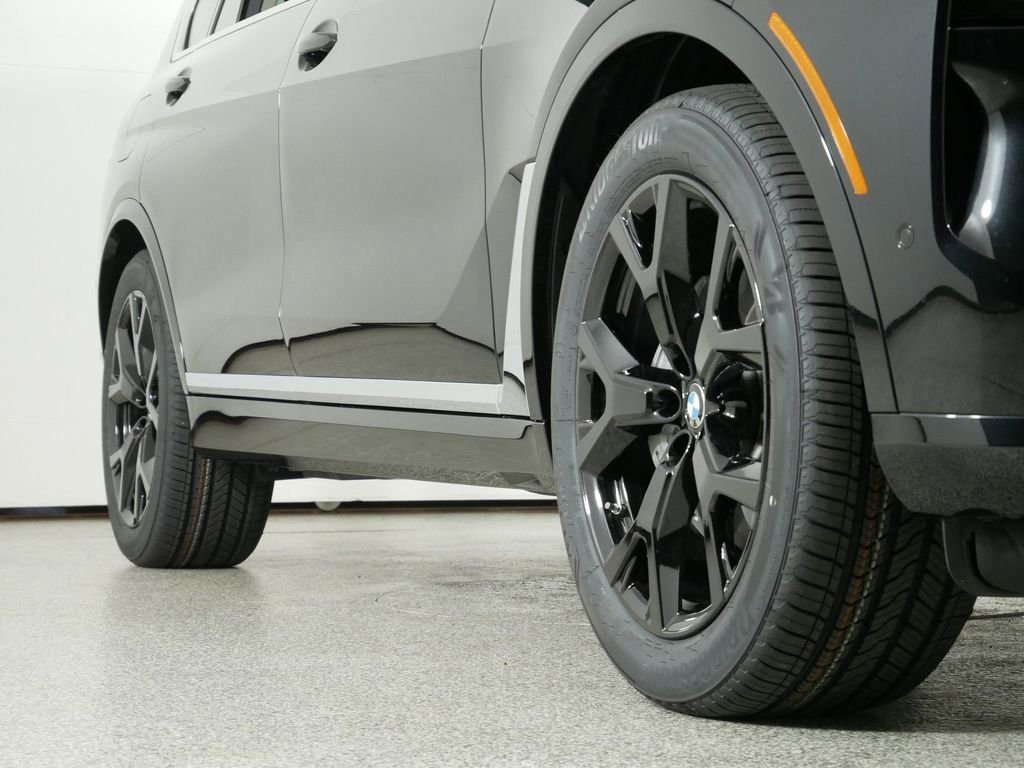 Used 2026 Black Sapphire Metallic BMW xDrive40i image 5