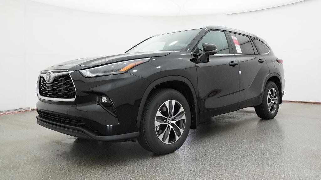 New 2026 Midnight Black Metallic Toyota XLE image 6