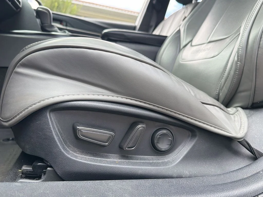 Used 2025  Toyota SE image 14
