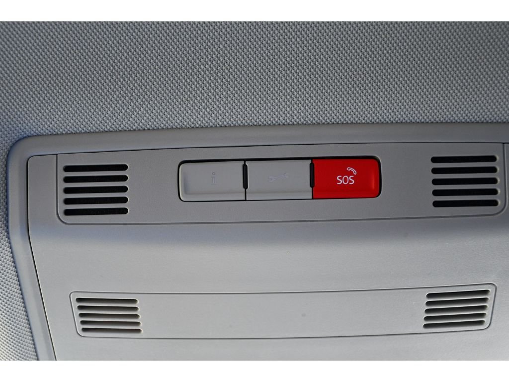 Used 2023 Opal White Pearl Volkswagen SE image 33