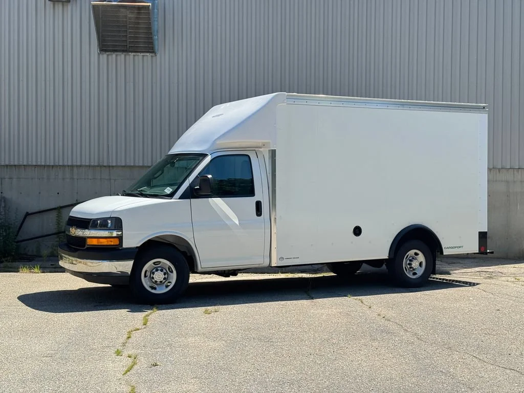 New 2026 Summit White Chevrolet 1WT image 2