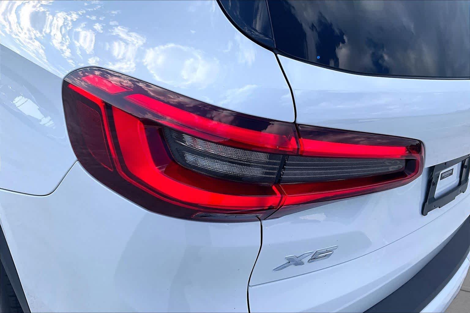 Used 2019 Alpine White BMW xDrive40i image 28