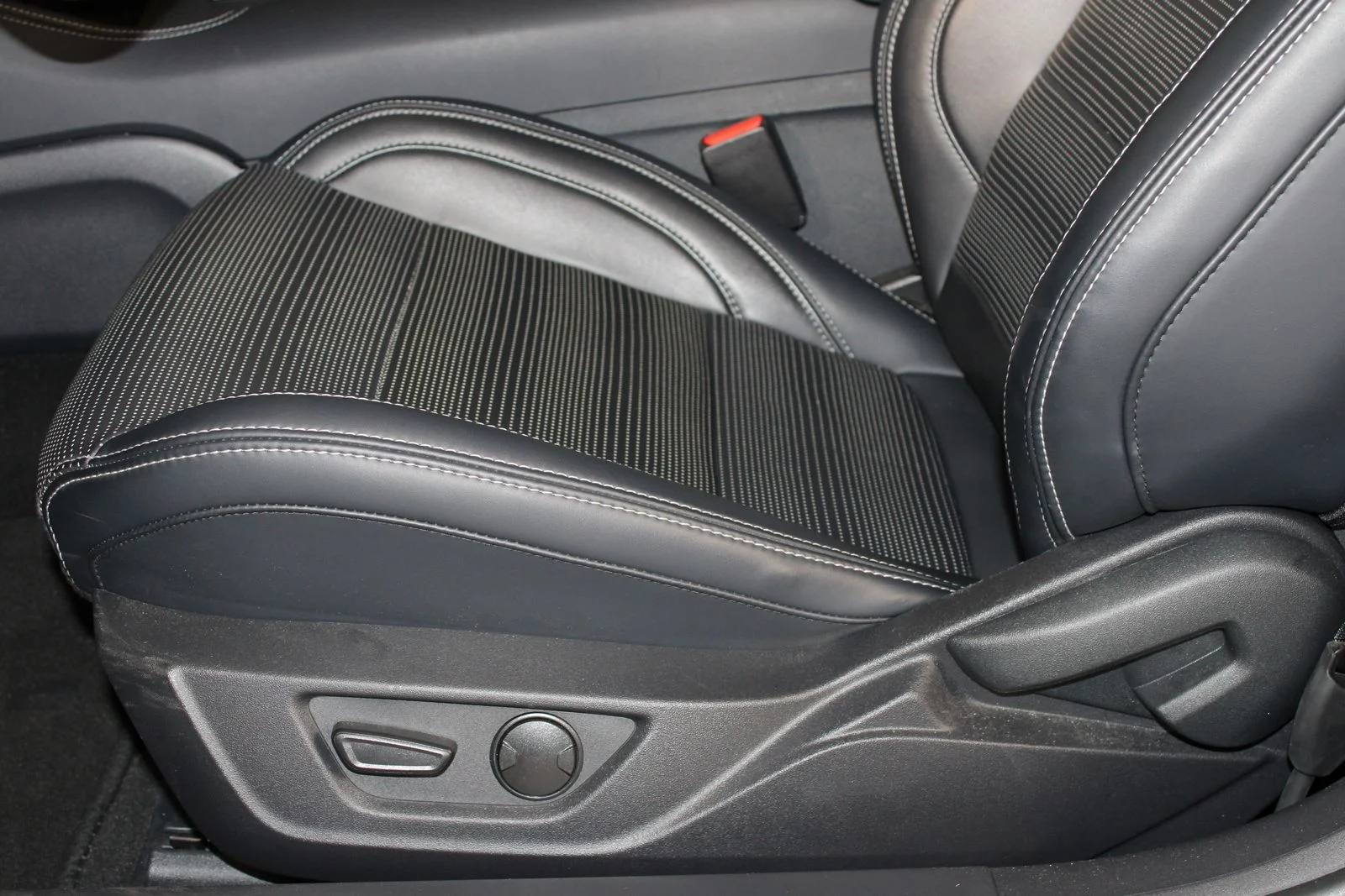 Used 2025 Black Ford GT Premium image 25