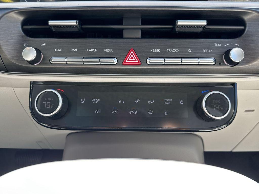 New 2026 Silver Metallic Hyundai Blue SEL 7P image 16