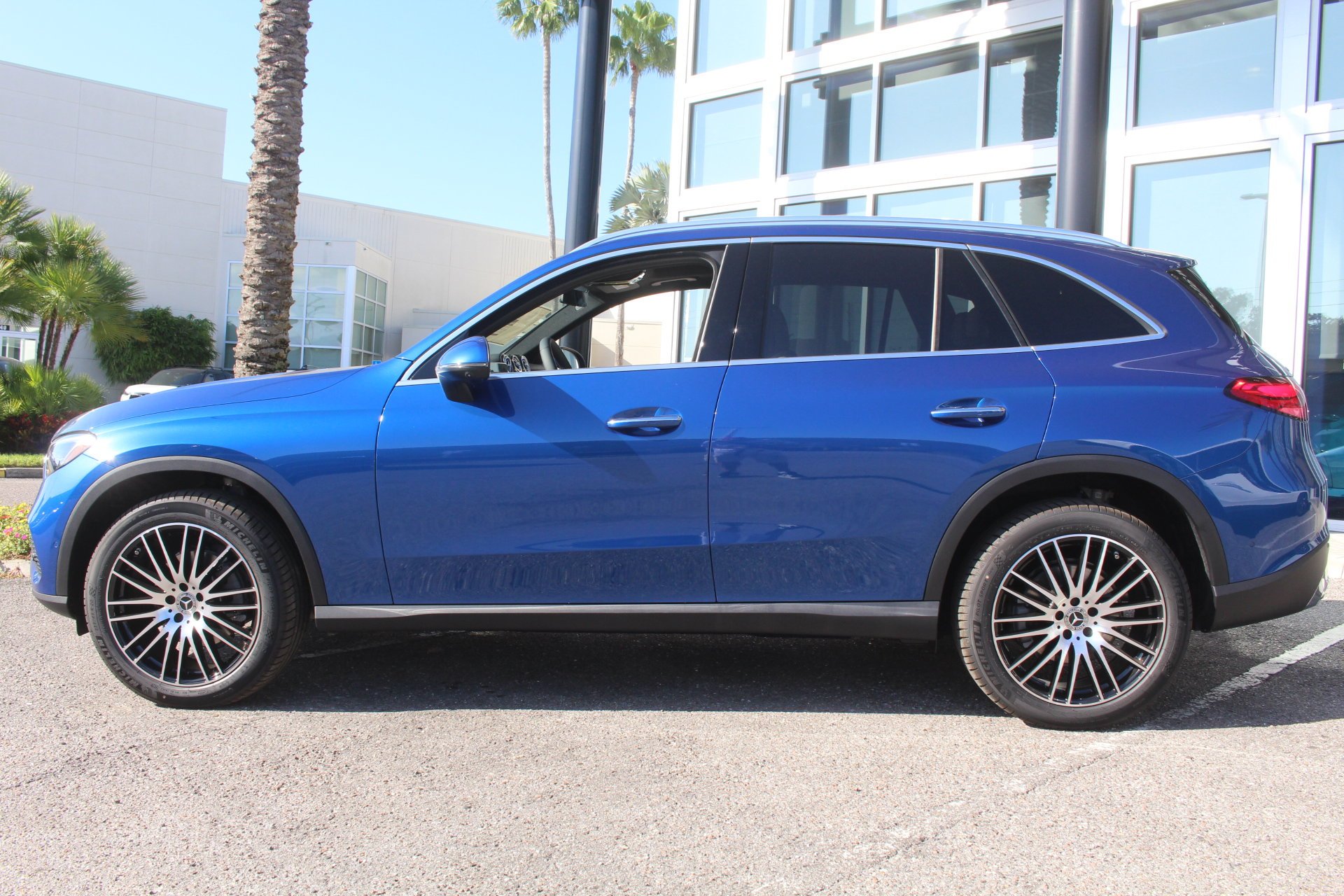 New 2026 Starling Blue Metallic Mercedes-Benz GLC 300 image 3