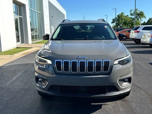 Used 2022 Gray Jeep Latitude Lux image 2