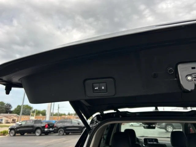Used 2022 Black Nissan SL image 8