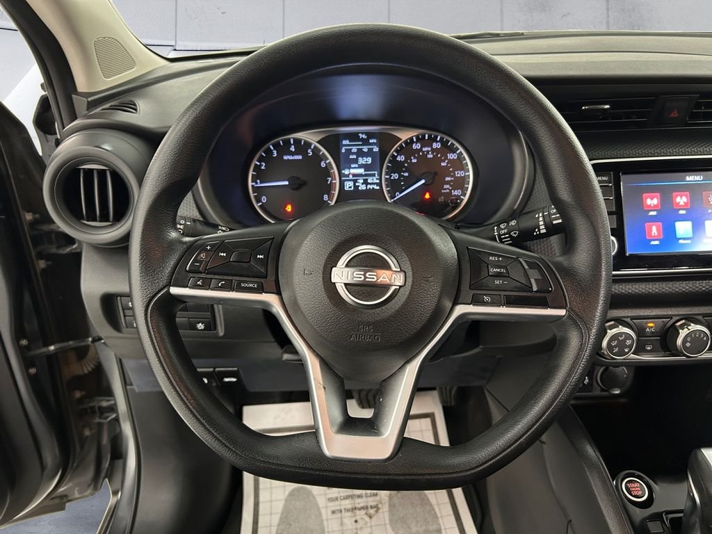Used 2022 Gray Nissan S image 9