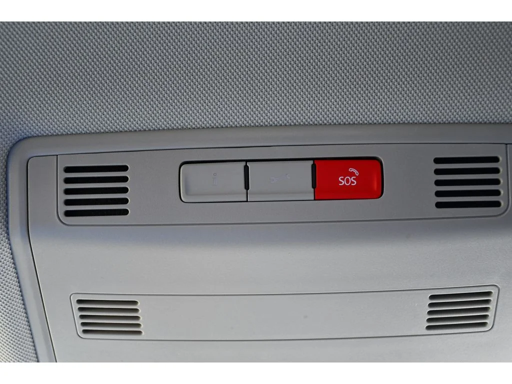 Used 2023 Opal White Pearl Volkswagen SE image 33