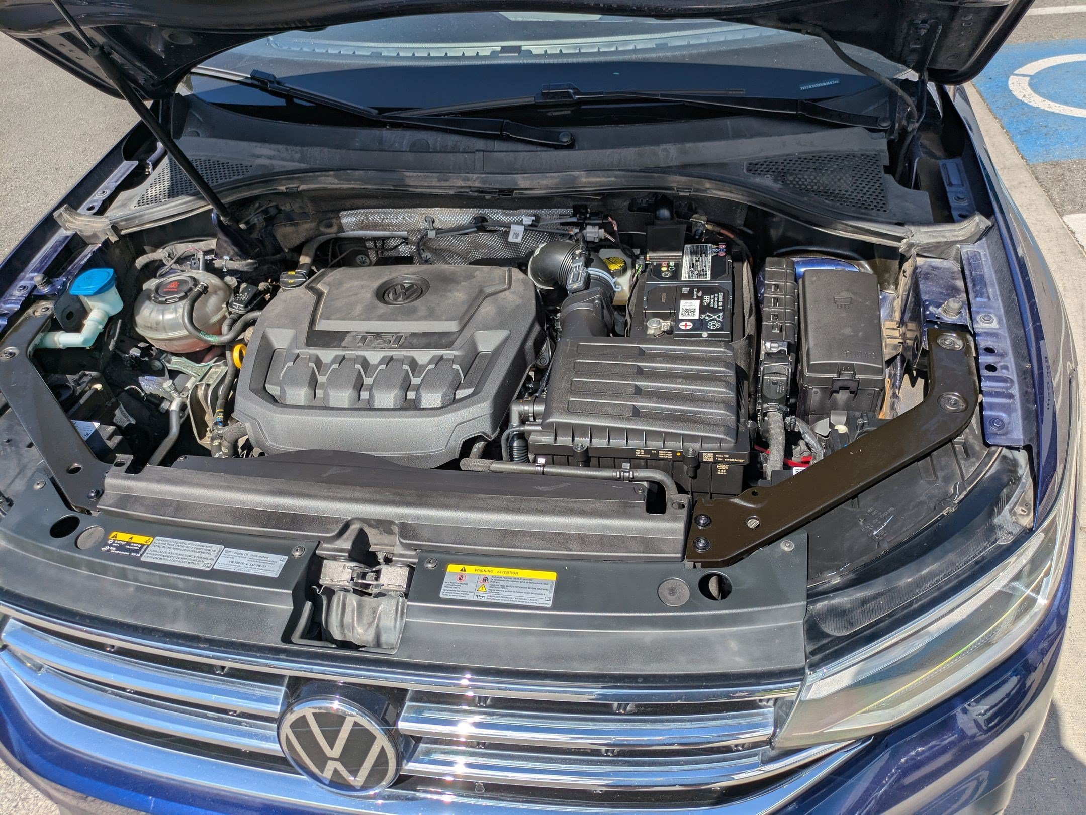 Used 2022 Atlantic Blue Metallic Volkswagen SE image 34