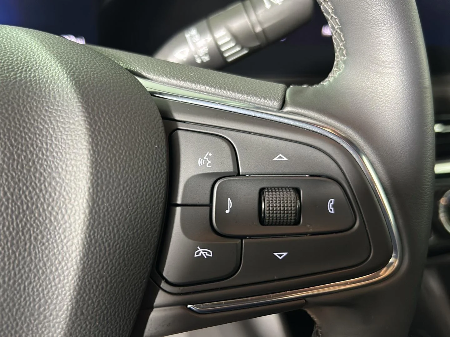 Used 2024 Moonstone Gray Metallic Buick Sport Touring image 21