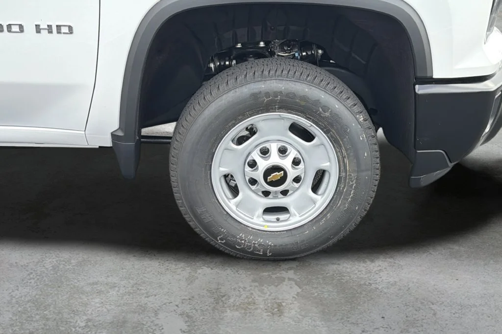 New 2026 Summit White Chevrolet WT image 9