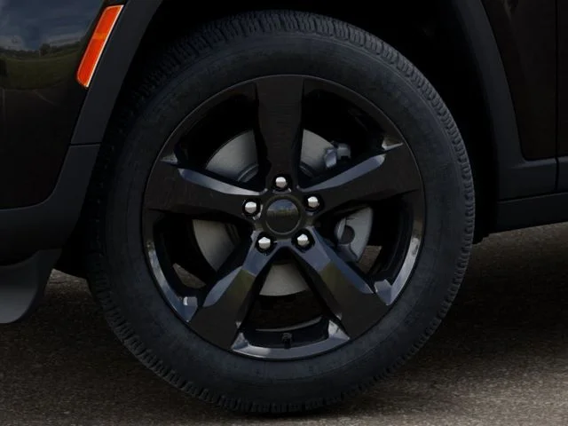 New 2026 Diamond Black Crystal Pearl-Coat Exterior Paint Jeep Limited image 8