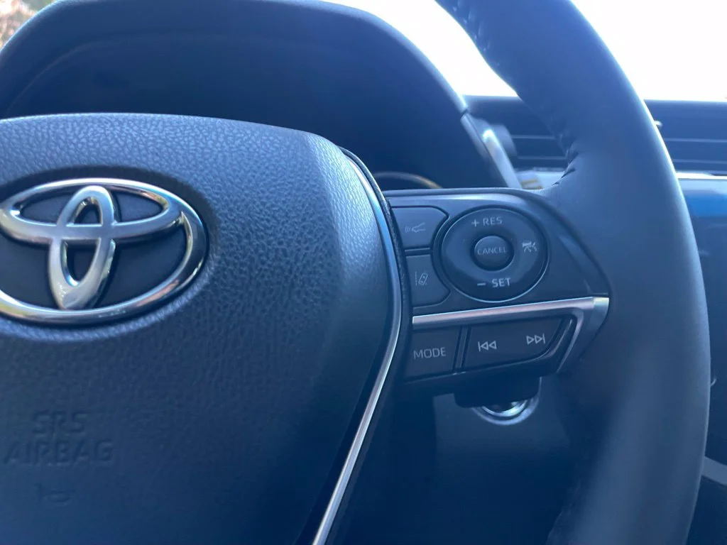 Used 2018 Aqua Toyota XSE V6 image 13