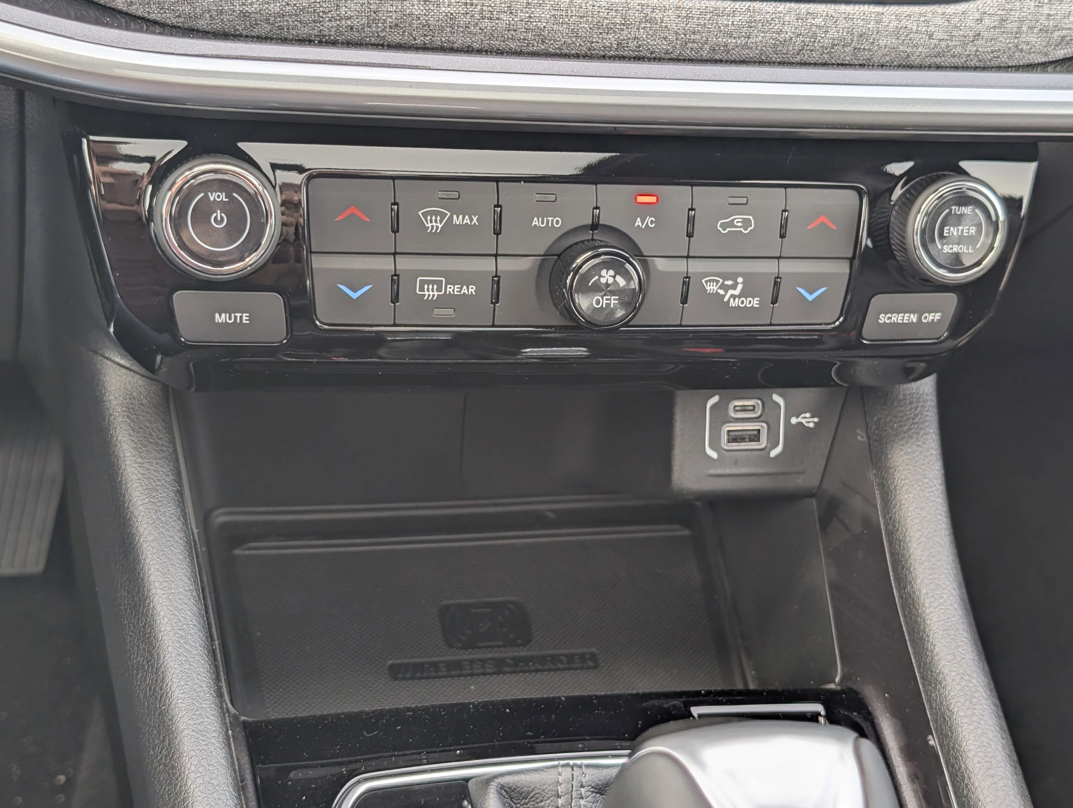 New 2026 Diamond Black Crystal Pearl Jeep North image 33