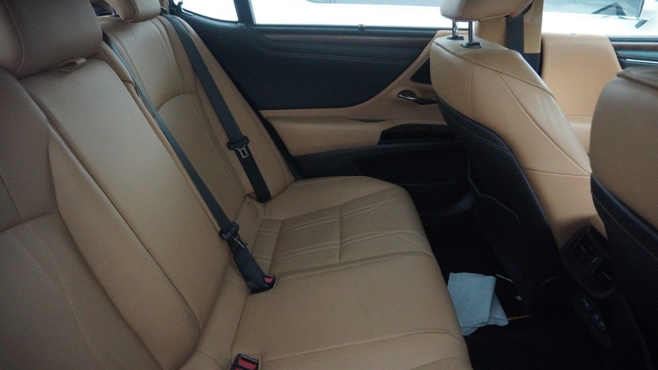 Certified Used 2022 Silver Lexus ES 350 Ultra Luxury image 13