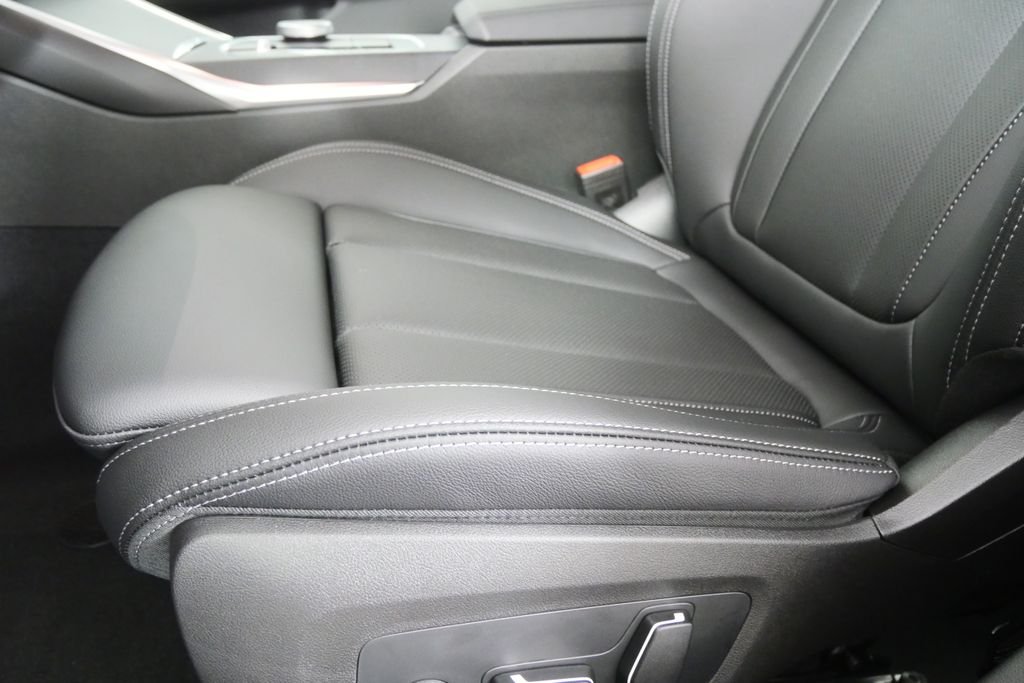 New 2026 Black Sapphire Metallic BMW 330i image 9