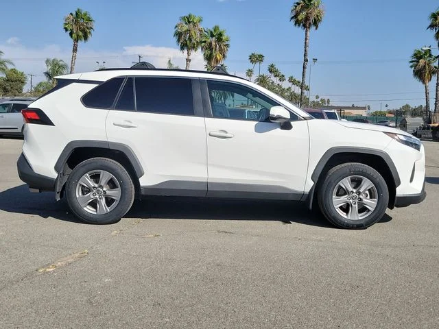 Used 2022 White Toyota XLE image 34