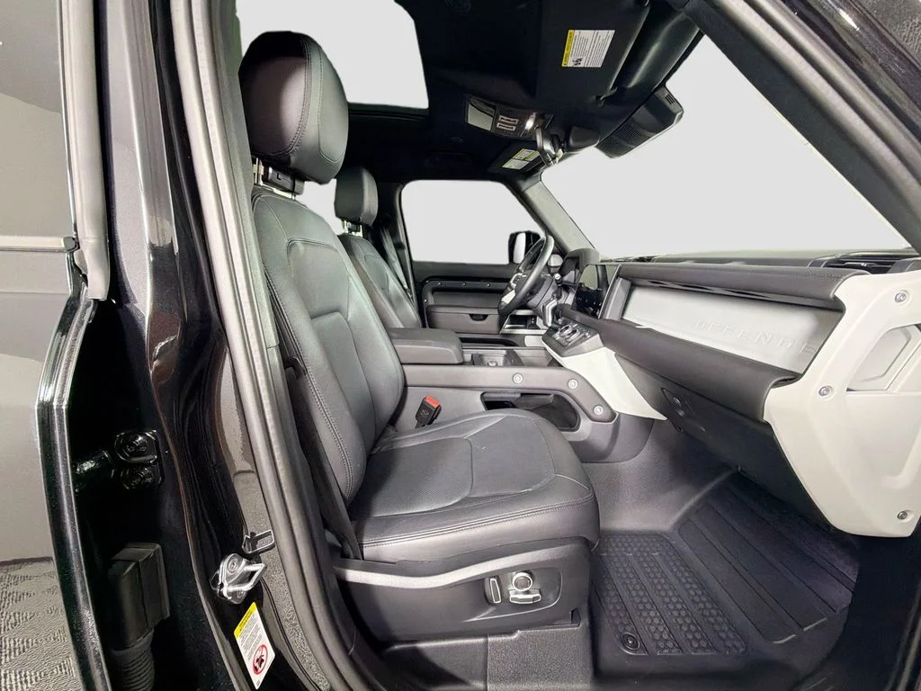 Used 2024 Black Land Rover S image 31