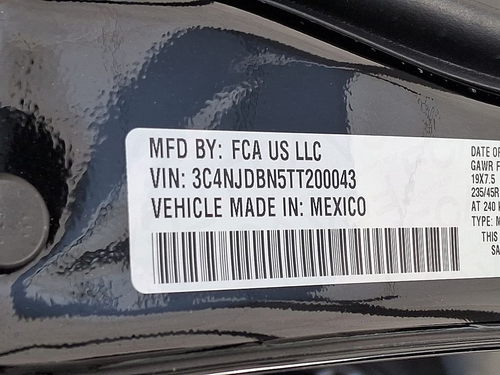 New 2026 Diamond Black Crystal Pearlcoat Jeep Latitude image 19