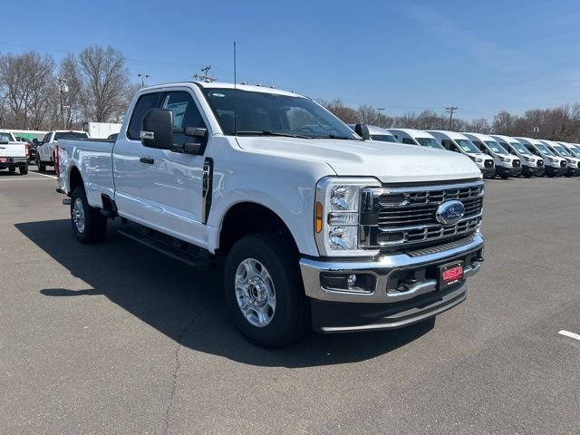 New 2026 White Ford XLT image 1