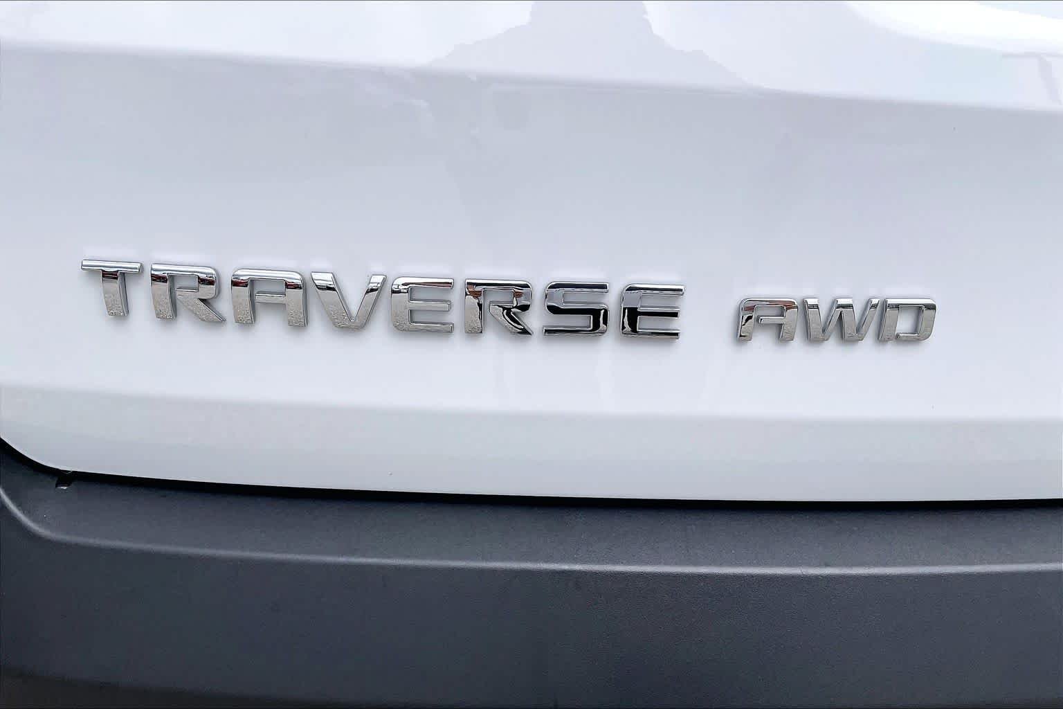 Used 2023 Summit White Chevrolet LT Cloth image 10