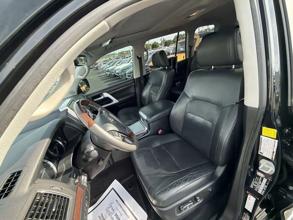 Used 2016 Black Toyota  image 17