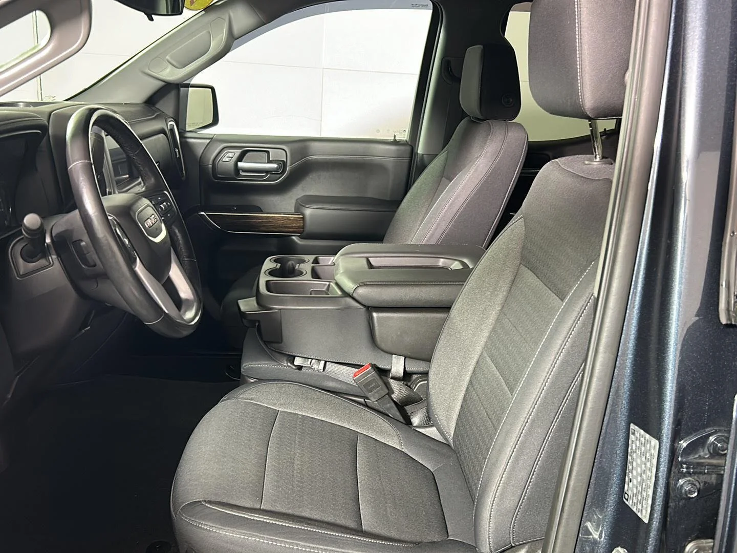 Used 2019 Dark Sky Metallic GMC SLE image 13
