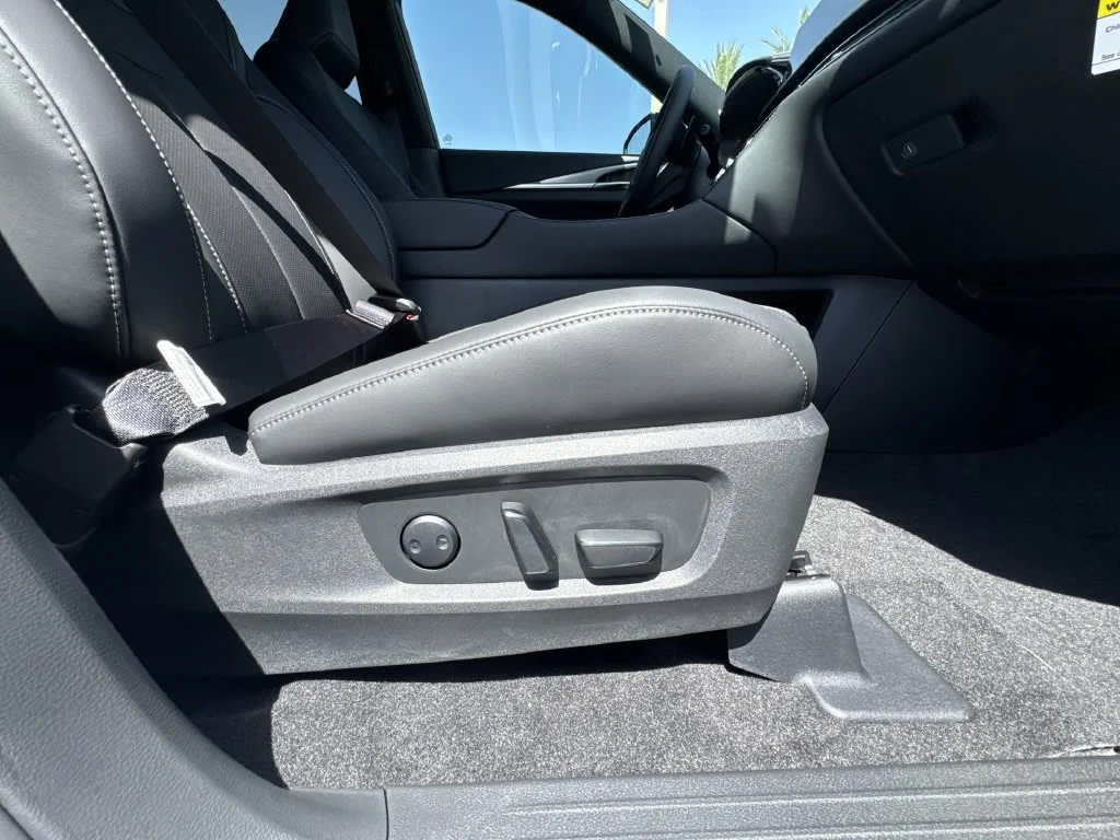 New 2027 RADIANT WHITE INFINITI Luxe AWD image 29