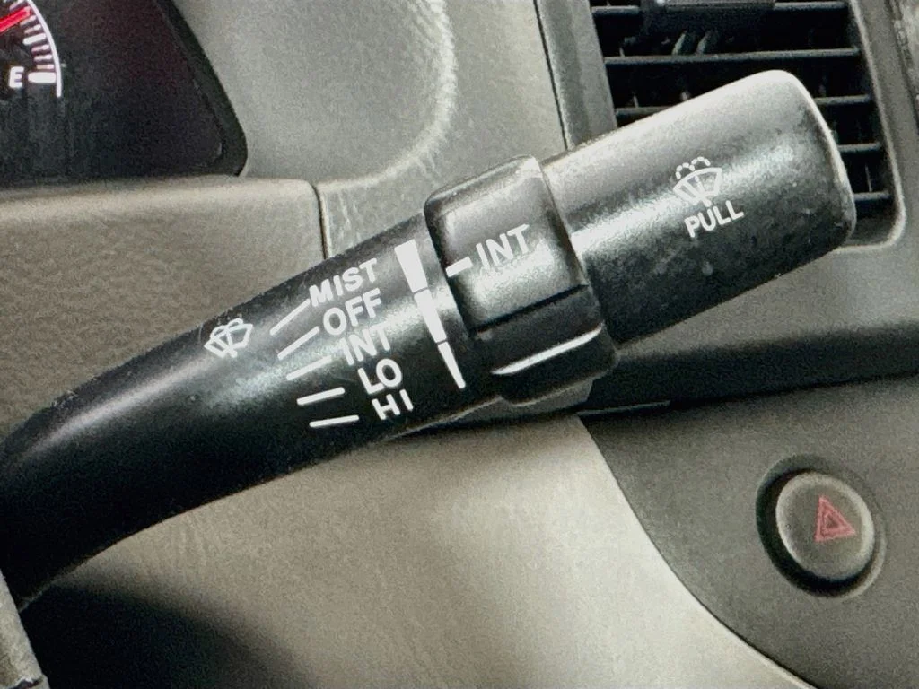 Used 2005 Lunar Mist Metallic Toyota STD image 14