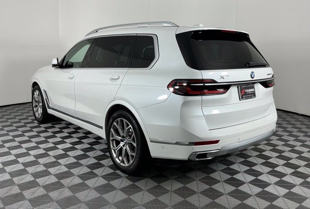 Used 2024 Mineral White Metallic BMW xDrive40i image 5