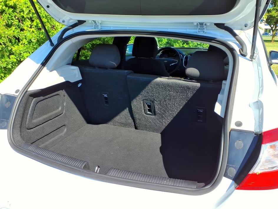 Used 2017 Summit White Chevrolet LT image 5