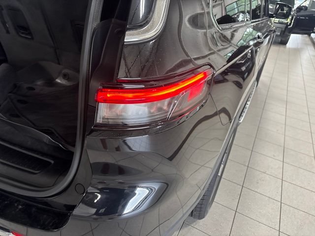 Used 2021 Diamond Black Crystal Pearlcoat Jeep Limited image 8