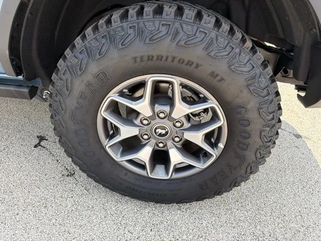 Used 2025 Azure Gray Metallic Ford Badlands image 9