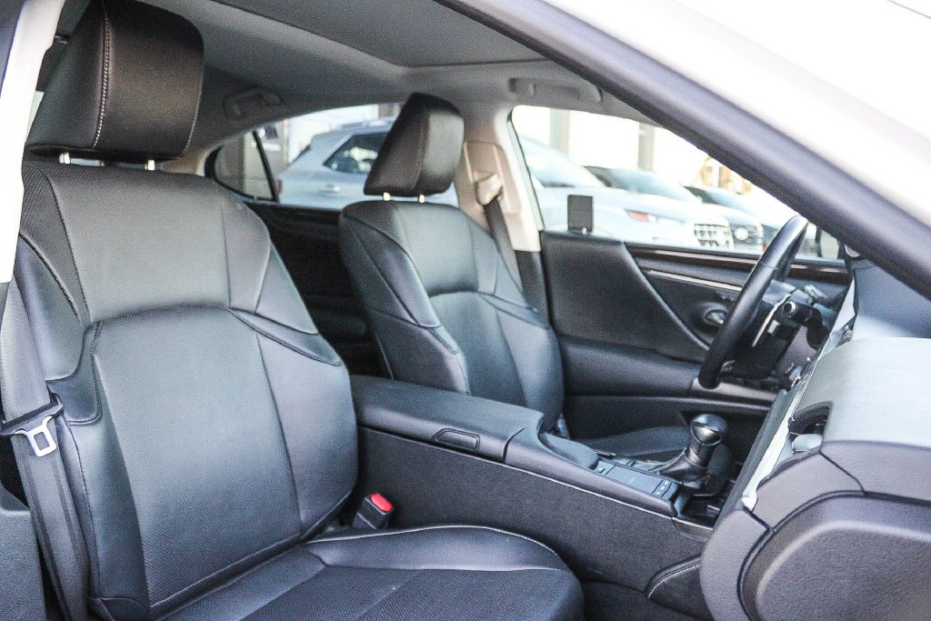 2019 Lexus ES 350 - Photo 16