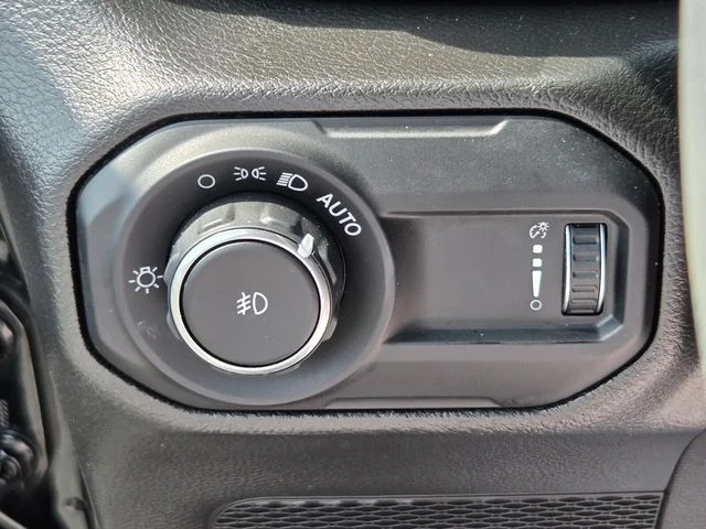 Used 2023 Black Jeep Sport S image 25