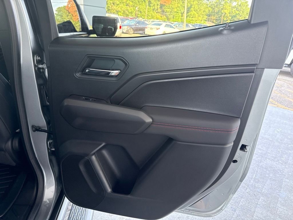 Used 2025 Gray Chevrolet Z71 image 41